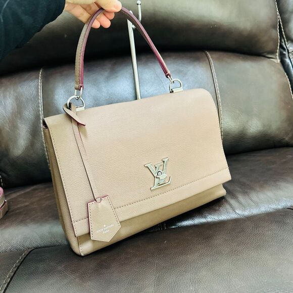 Louis Vuitton Lockme II Turtledove - Picture 5 of 16